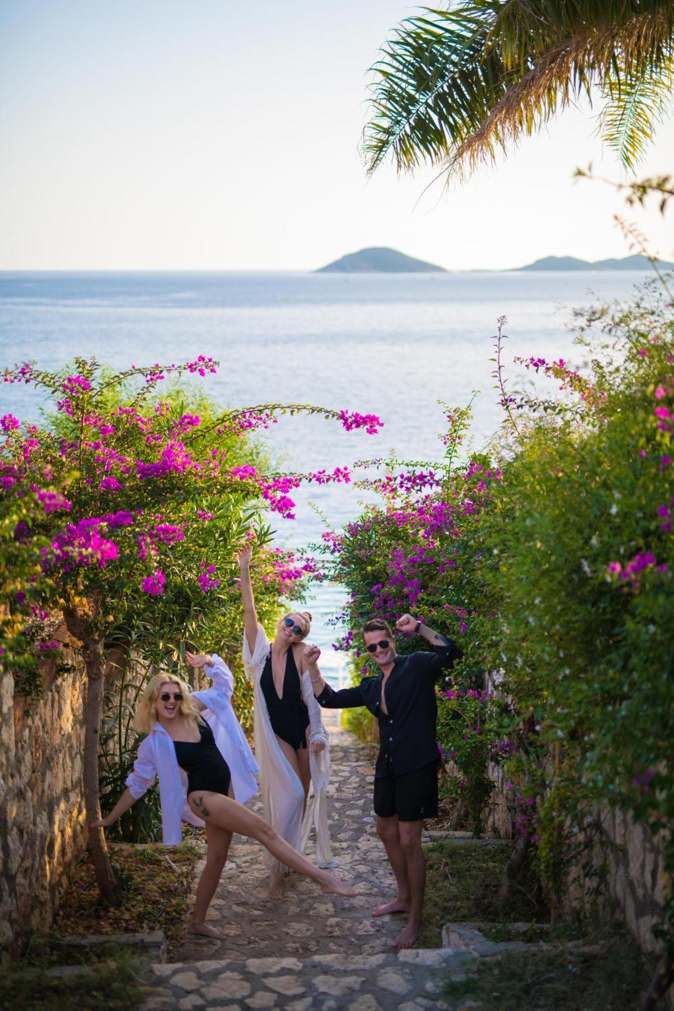 Beachfront White Villa With Private Swimming Pool Kalkan Eksteriør bilde