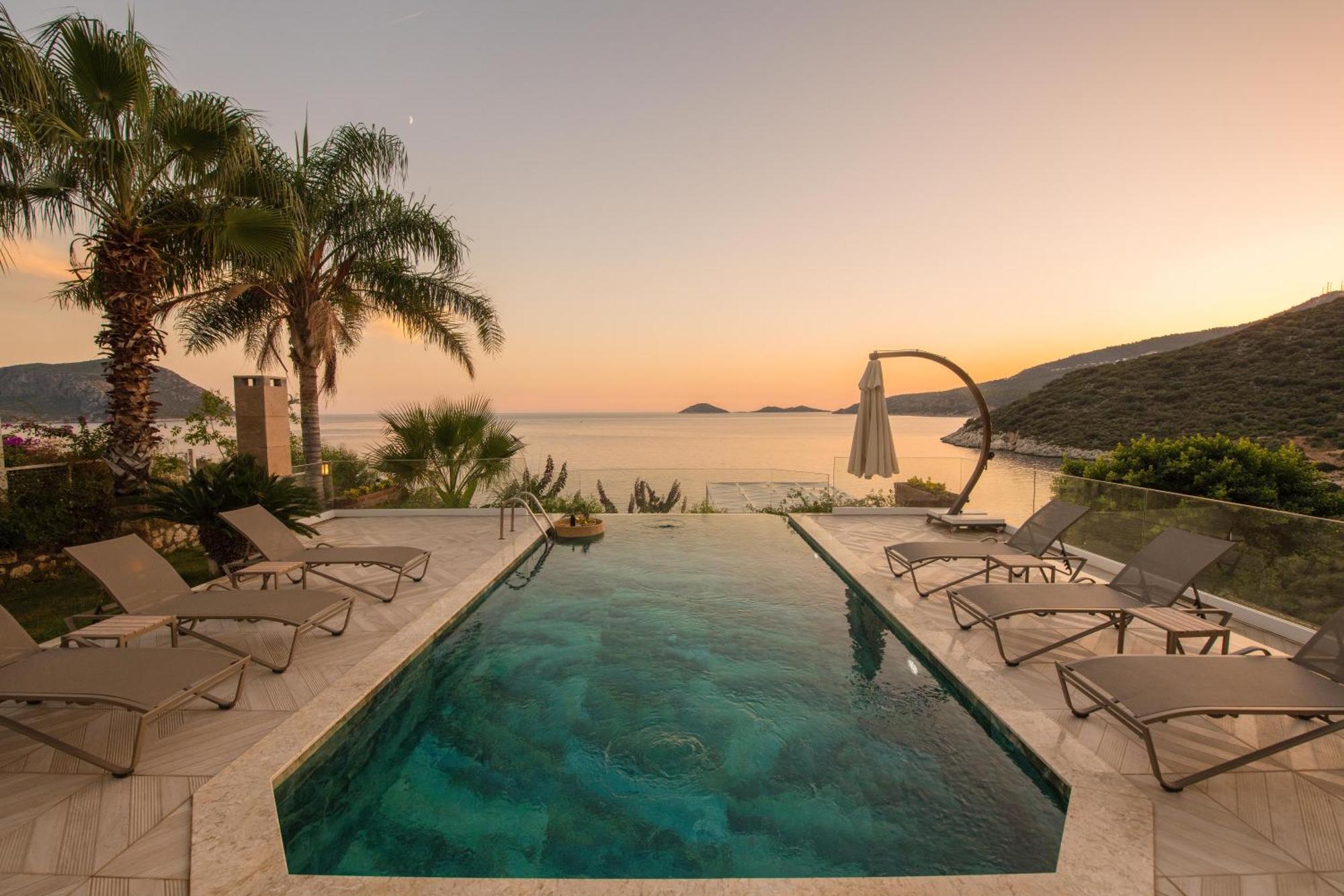 Beachfront White Villa With Private Swimming Pool Kalkan Eksteriør bilde