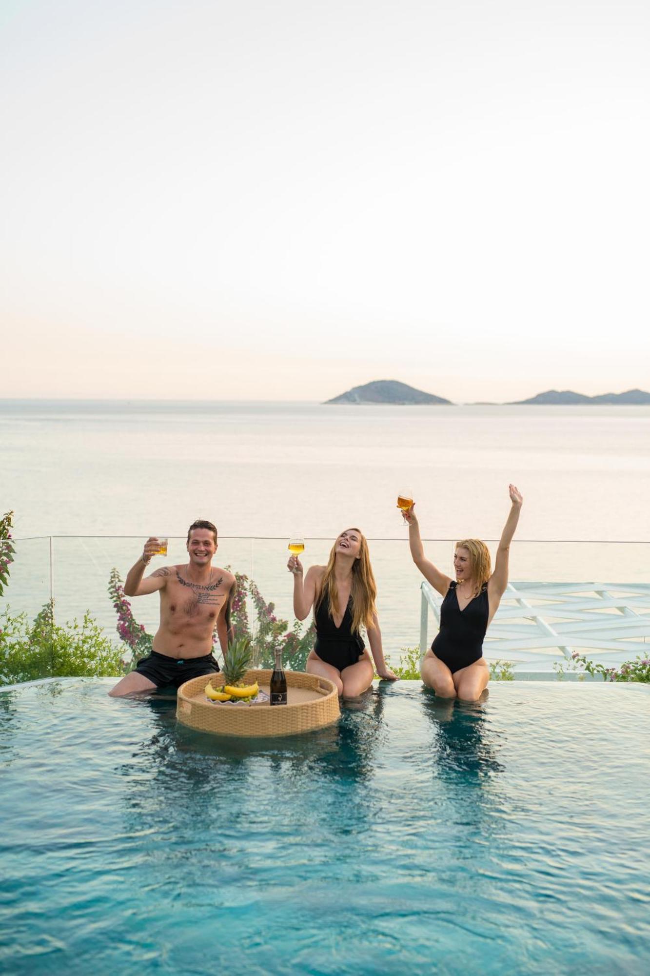 Beachfront White Villa With Private Swimming Pool Kalkan Eksteriør bilde