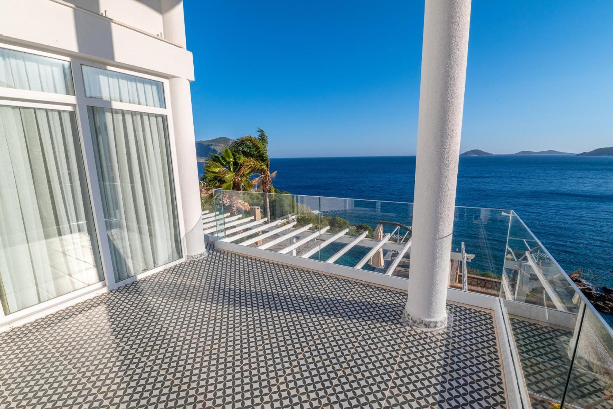 Beachfront White Villa With Private Swimming Pool Kalkan Eksteriør bilde